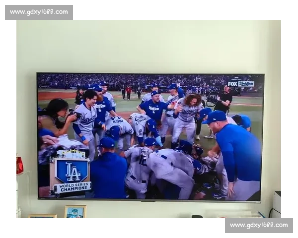 蓝鸟施耐德：MLB 打击姿势的 “模仿大师”